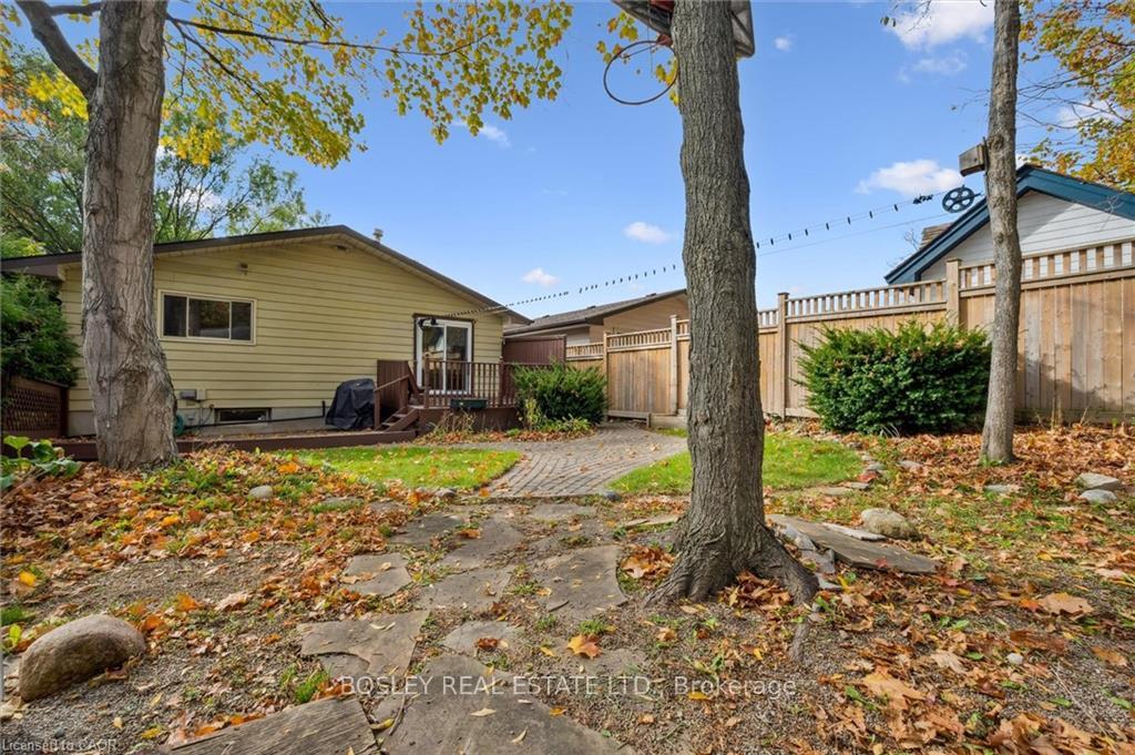 Photo 33 of 528 Fallingbrook Drive, Waterloo — HOMEH