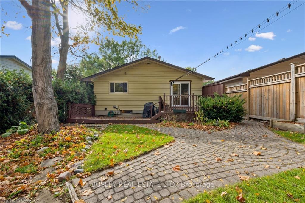 Photo 34 of 528 Fallingbrook Drive, Waterloo — HOMEH