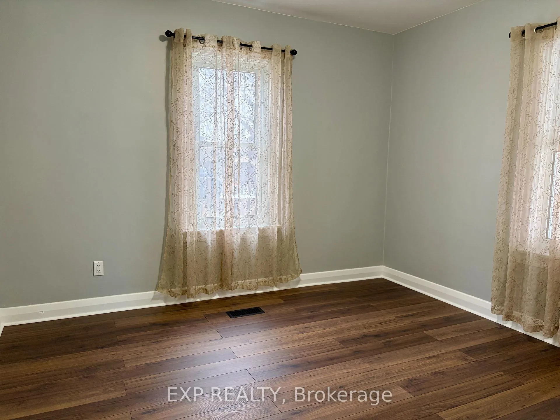 Photo 12 of 436 Thorold Road, Welland, N. Welland — HOMEH