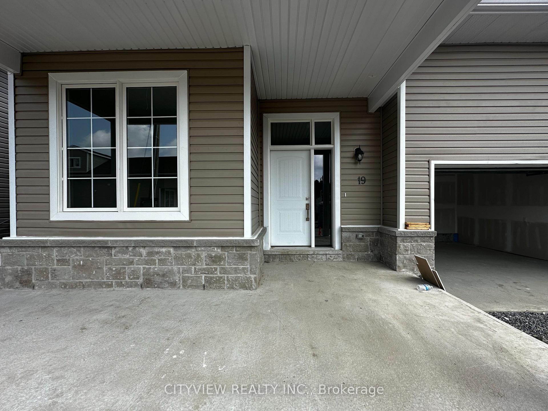 Front of 19 Turnberry Court