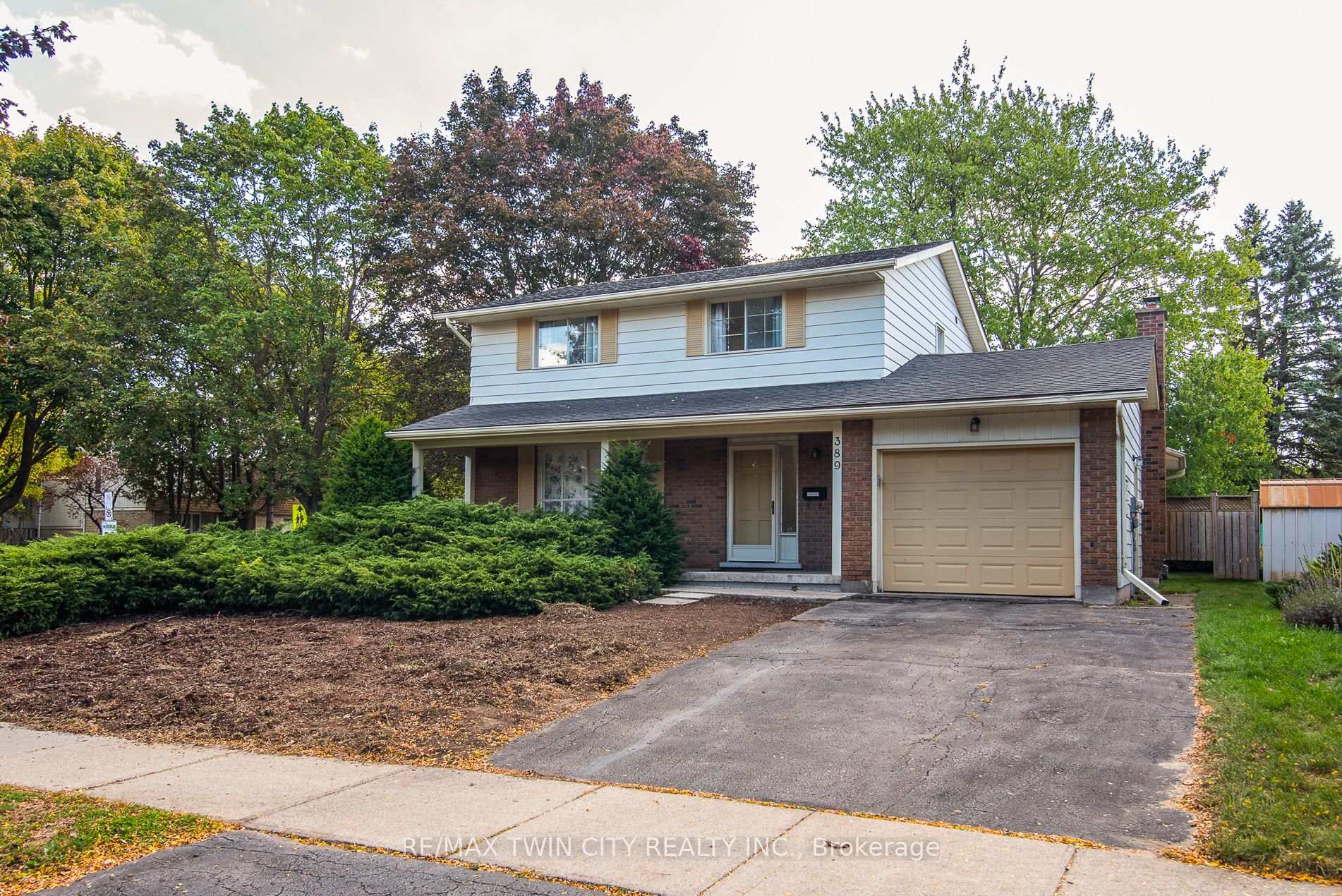 Photo 2 of 389 Dunvegan Drive, Waterloo — HOMEH