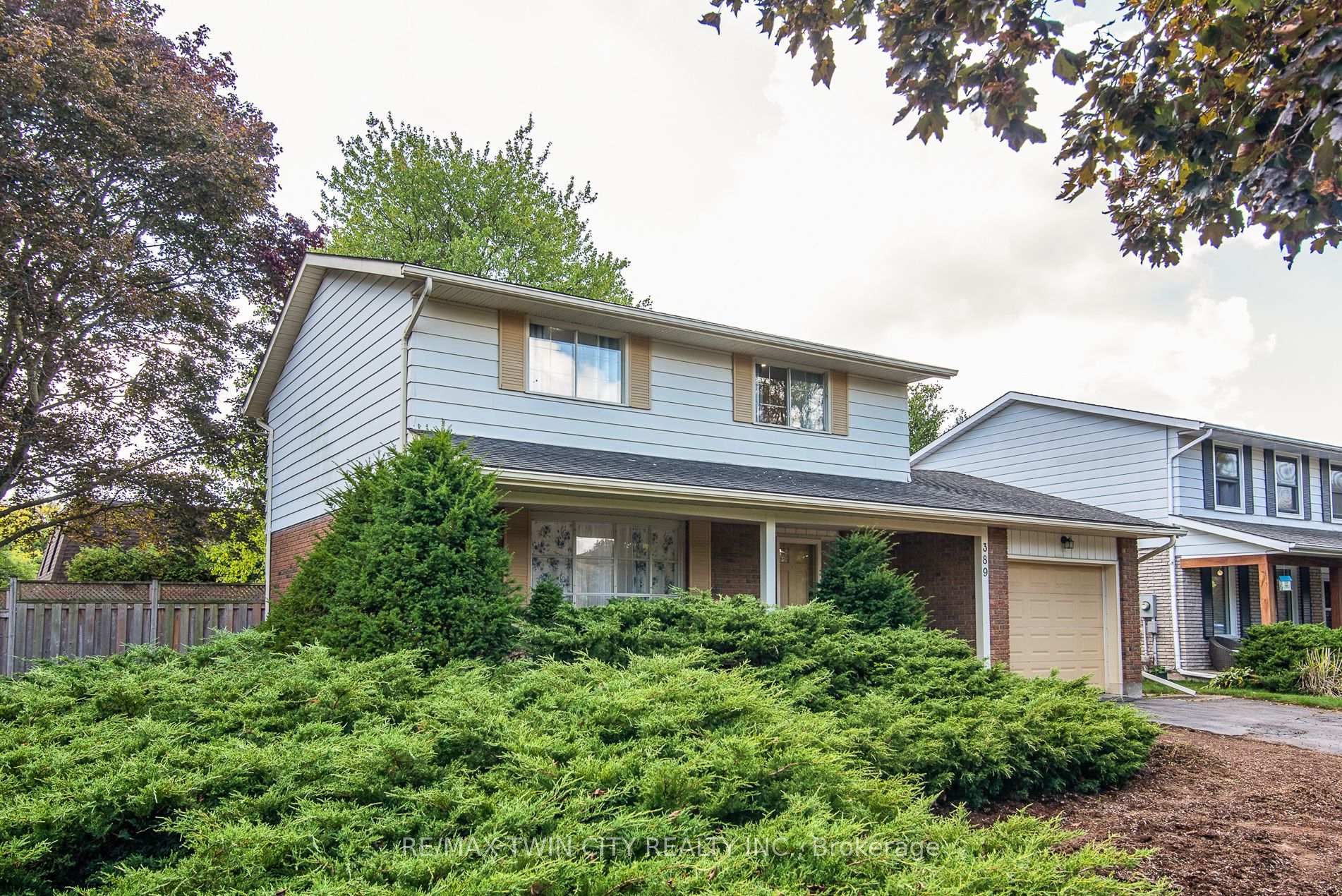 Photo 4 of 389 Dunvegan Drive, Waterloo — HOMEH