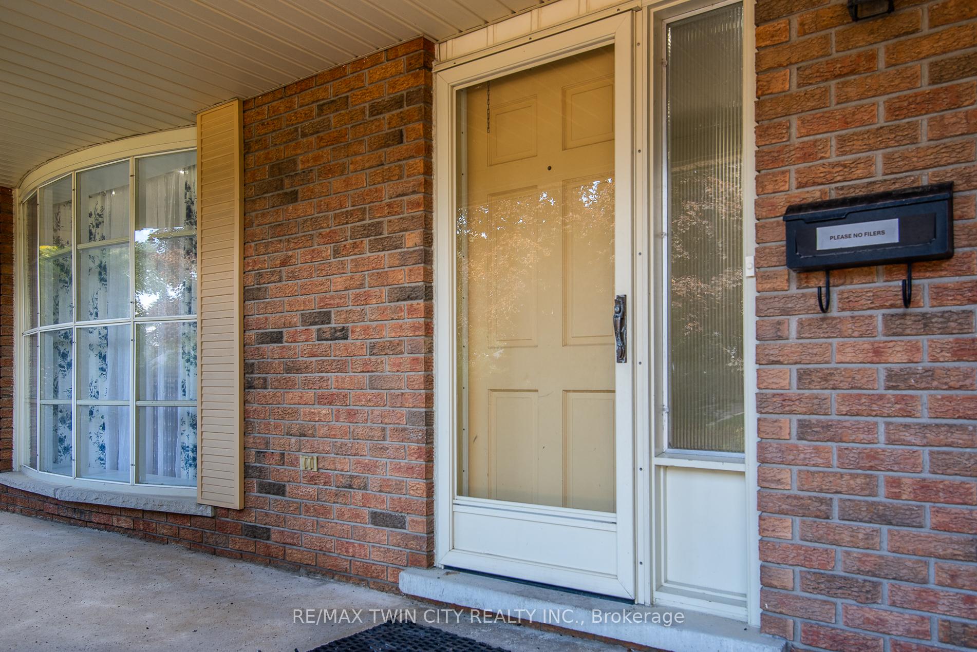 Photo 6 of 389 Dunvegan Drive, Waterloo — HOMEH