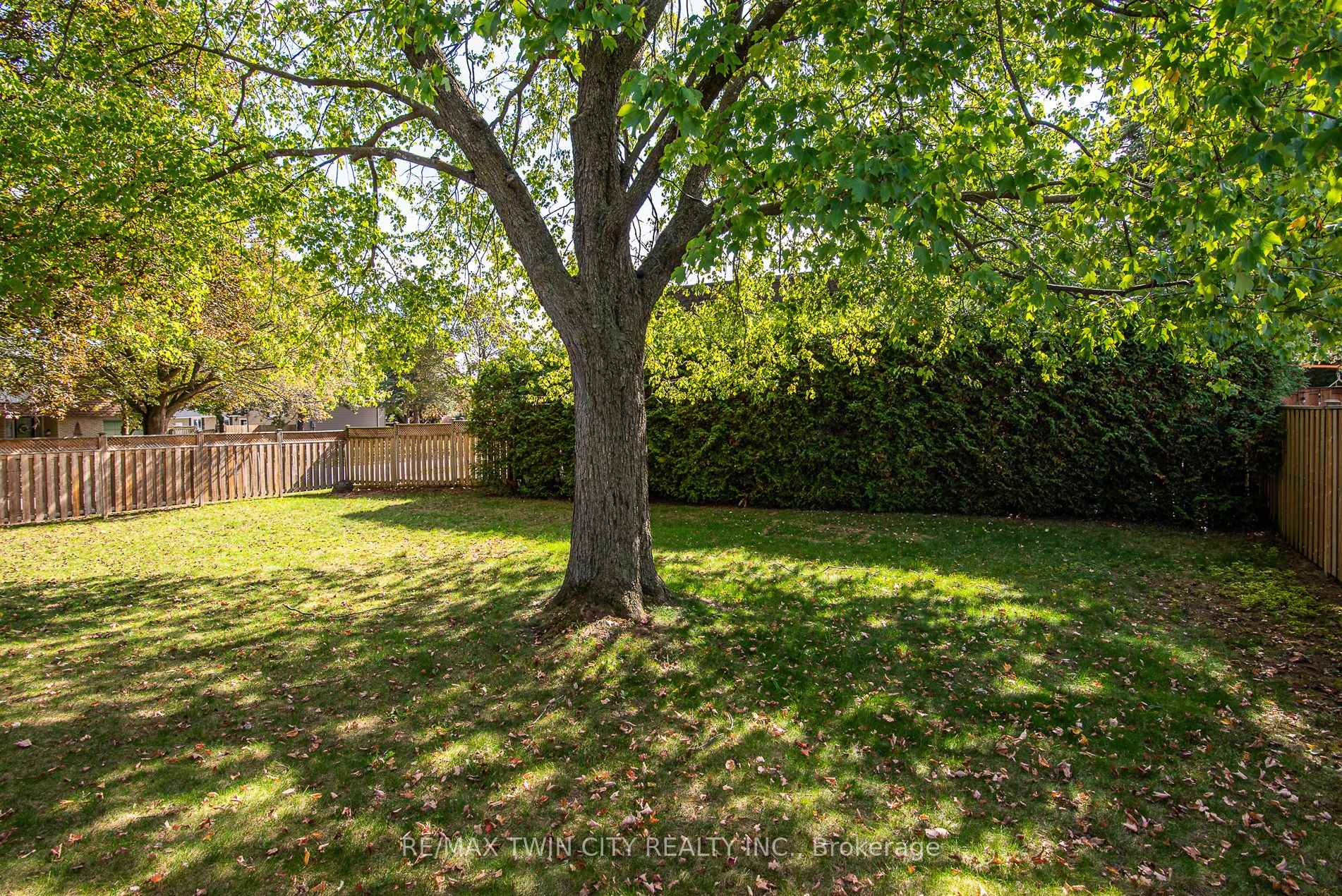 Photo 7 of 389 Dunvegan Drive, Waterloo — HOMEH