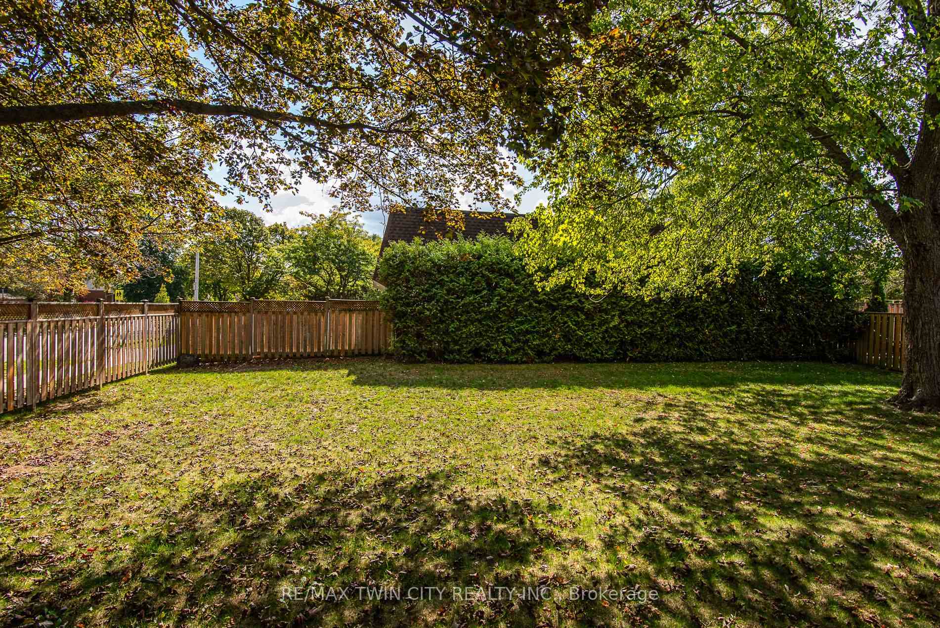 Photo 15 of 389 Dunvegan Drive, Waterloo — HOMEH