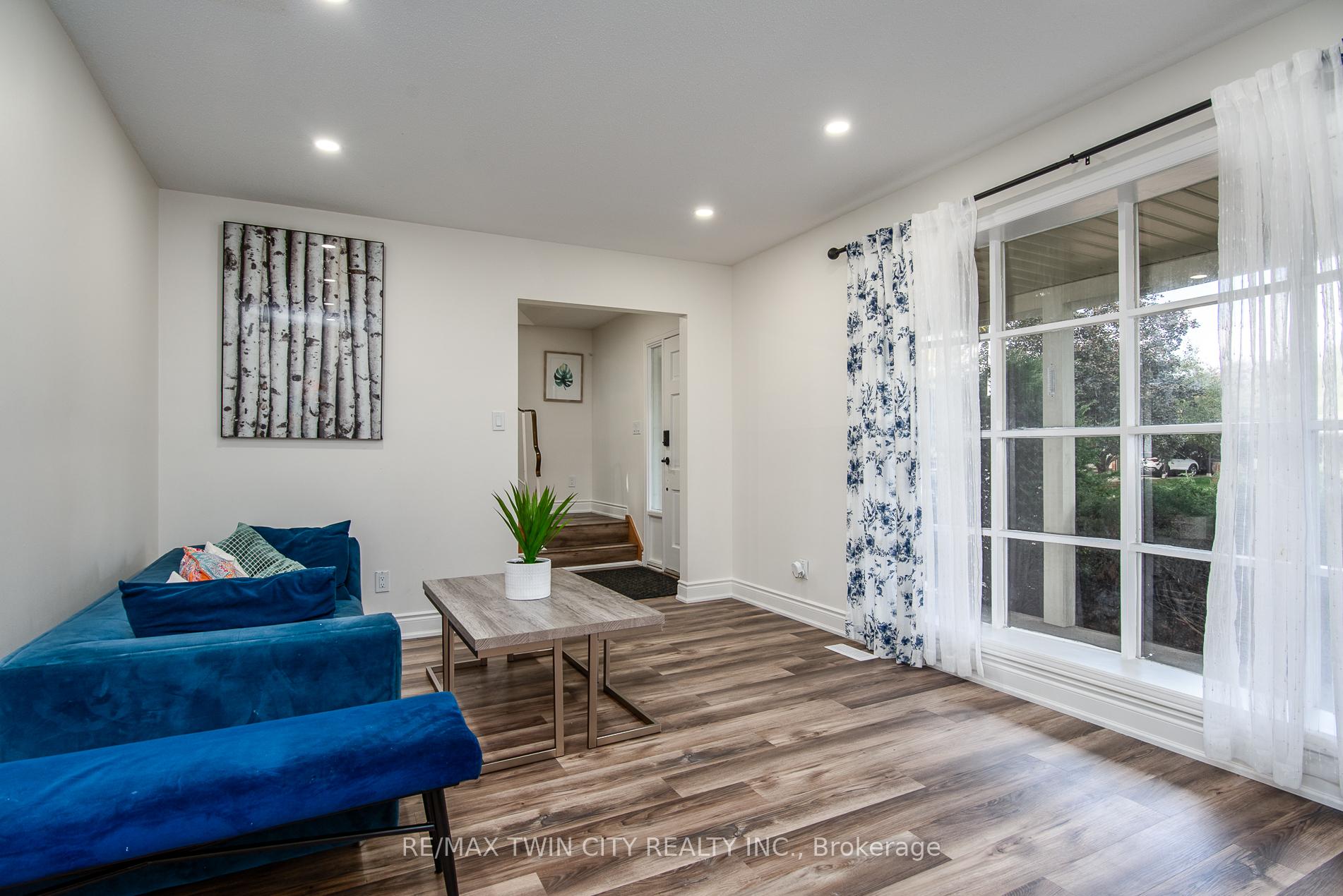 Photo 18 of 389 Dunvegan Drive, Waterloo — HOMEH
