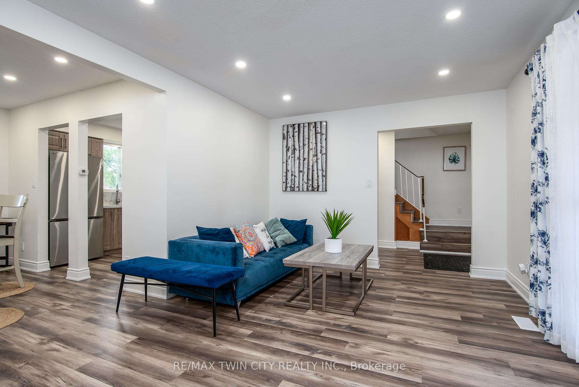 Photo 19 of 389 Dunvegan Drive, Waterloo — HOMEH