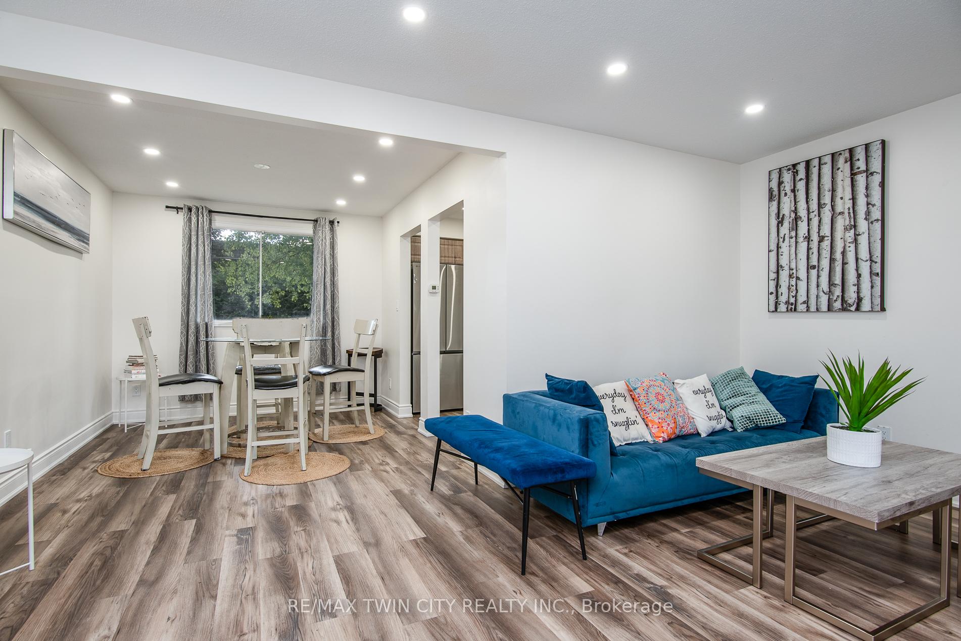 Photo 20 of 389 Dunvegan Drive, Waterloo — HOMEH