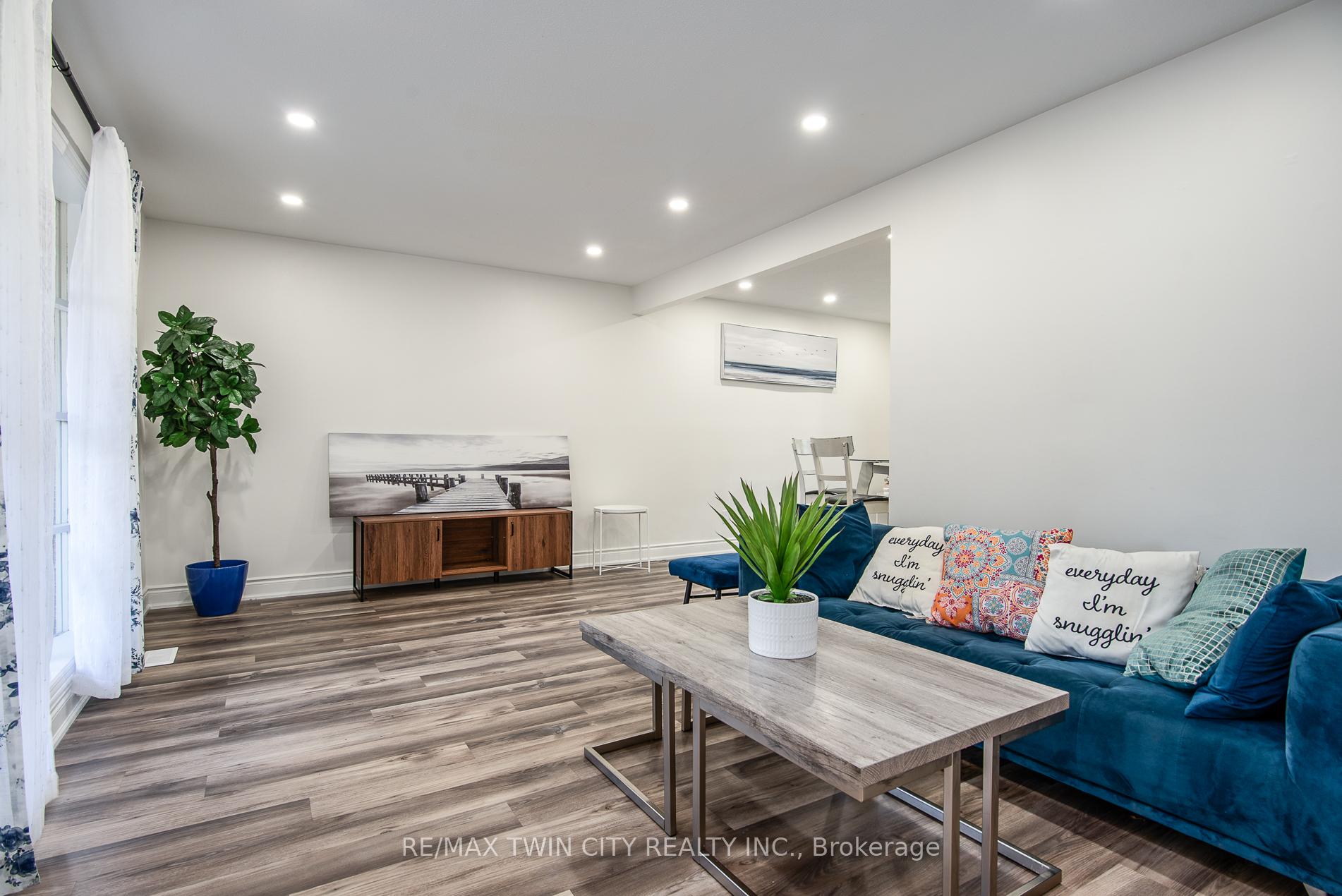 Photo 21 of 389 Dunvegan Drive, Waterloo — HOMEH