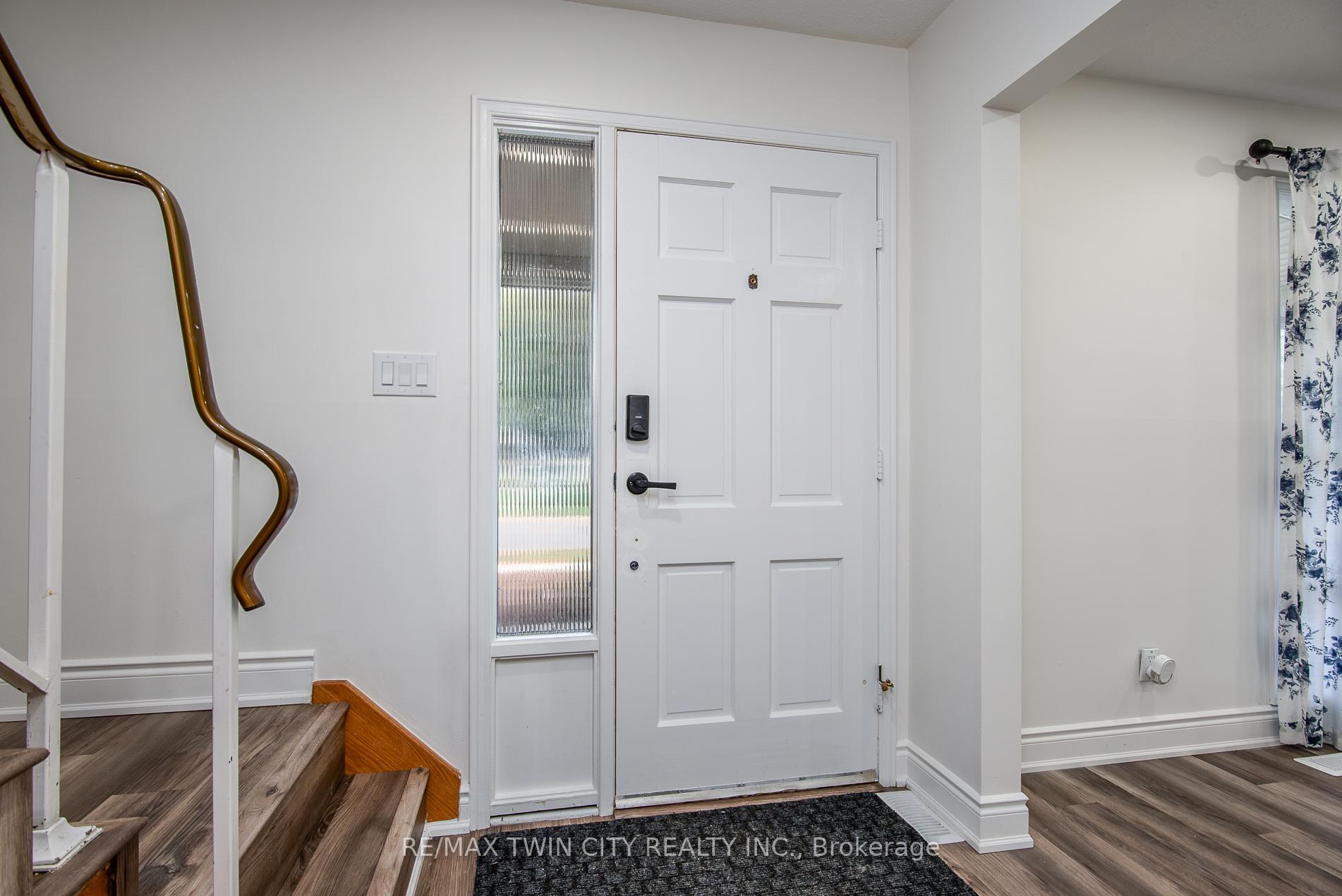 Photo 23 of 389 Dunvegan Drive, Waterloo — HOMEH