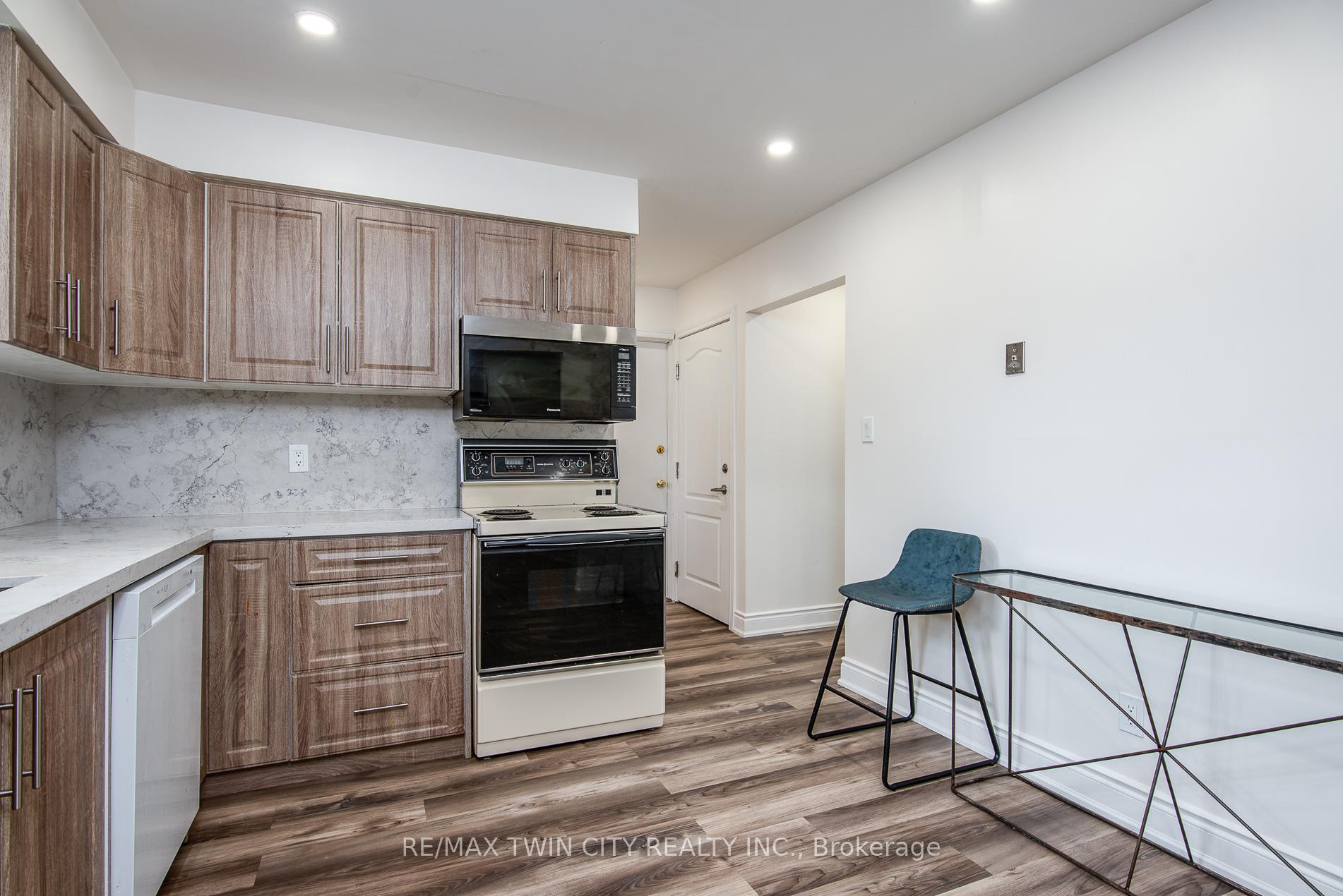Photo 31 of 389 Dunvegan Drive, Waterloo — HOMEH