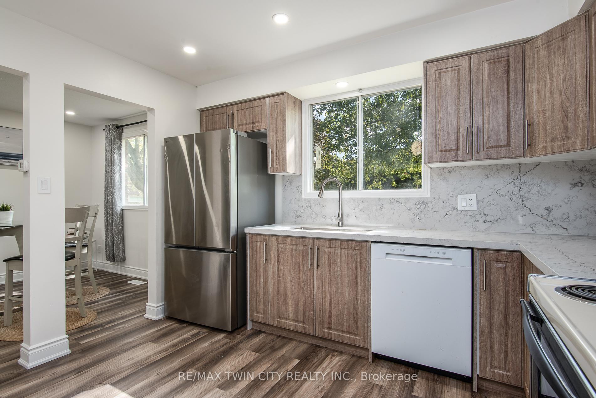 Photo 33 of 389 Dunvegan Drive, Waterloo — HOMEH