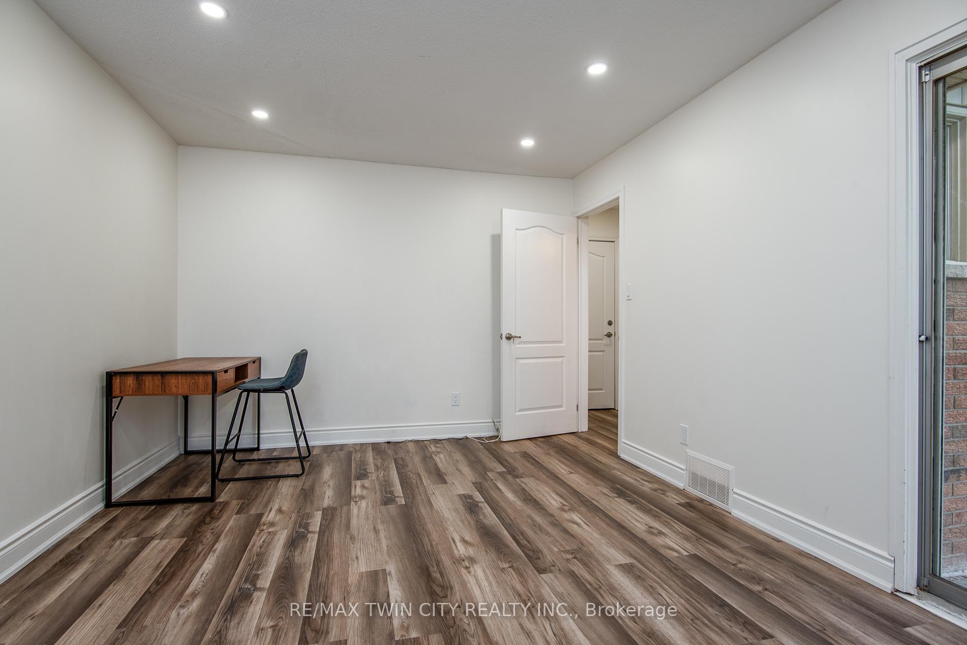 Photo 40 of 389 Dunvegan Drive, Waterloo — HOMEH