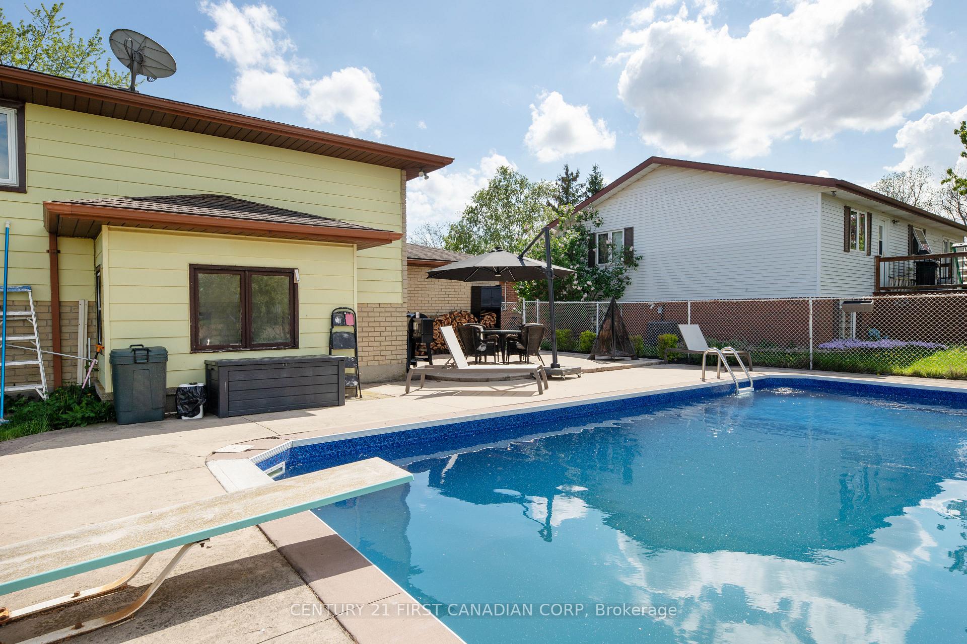 Photo 42 of 333 St Clair Street, Warwick, Watford — HOMEH