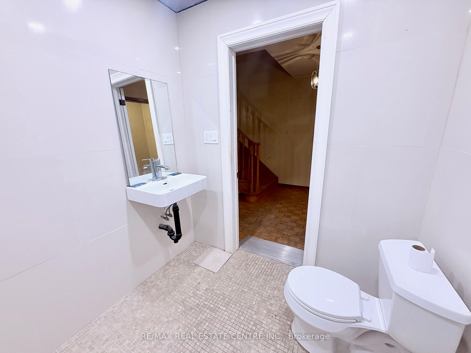 Photo 11 of 320 Brownridge Drive, Vaughan, Brownridge — HOMEH