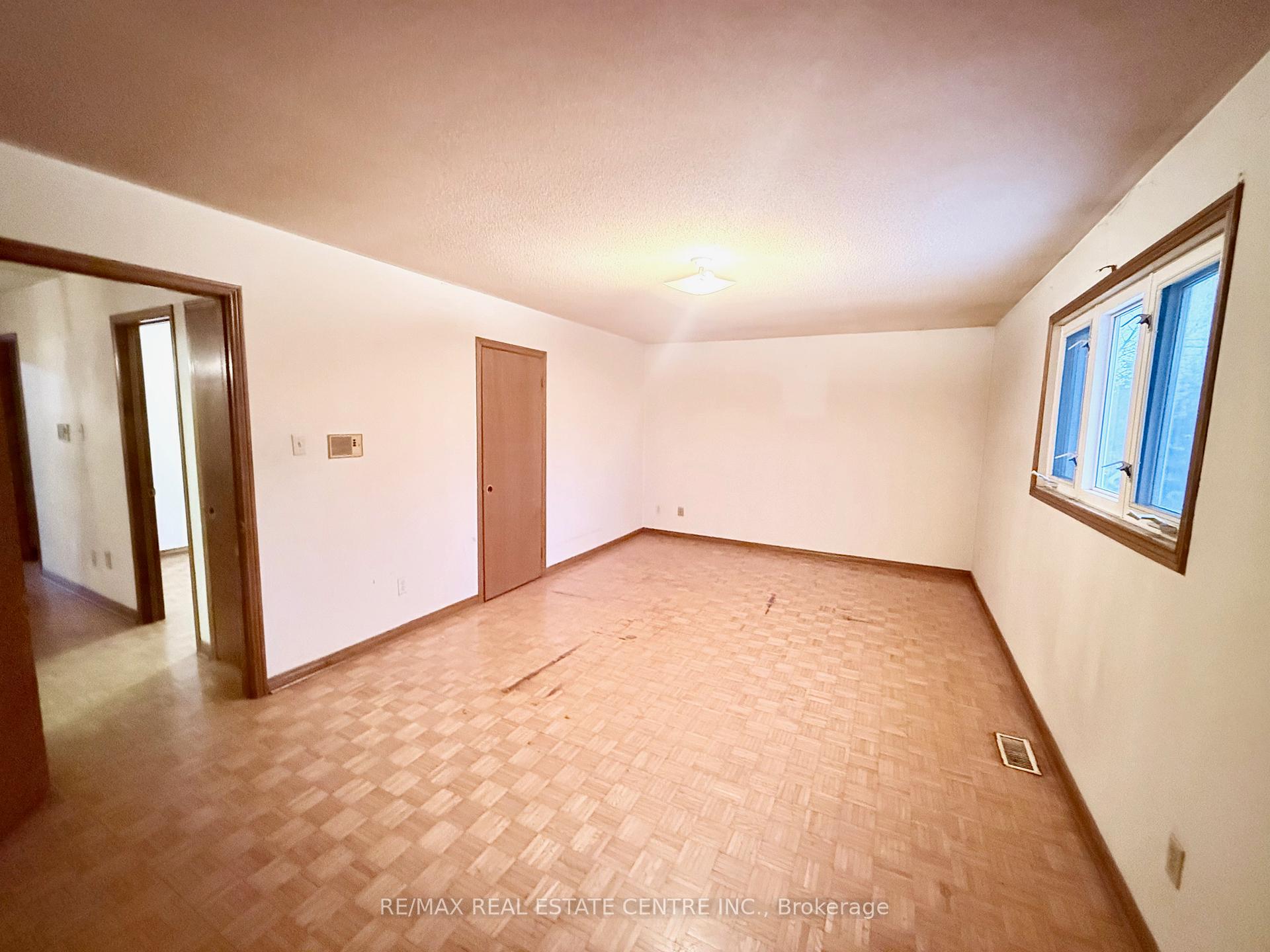 Photo 13 of 320 Brownridge Drive, Vaughan, Brownridge — HOMEH