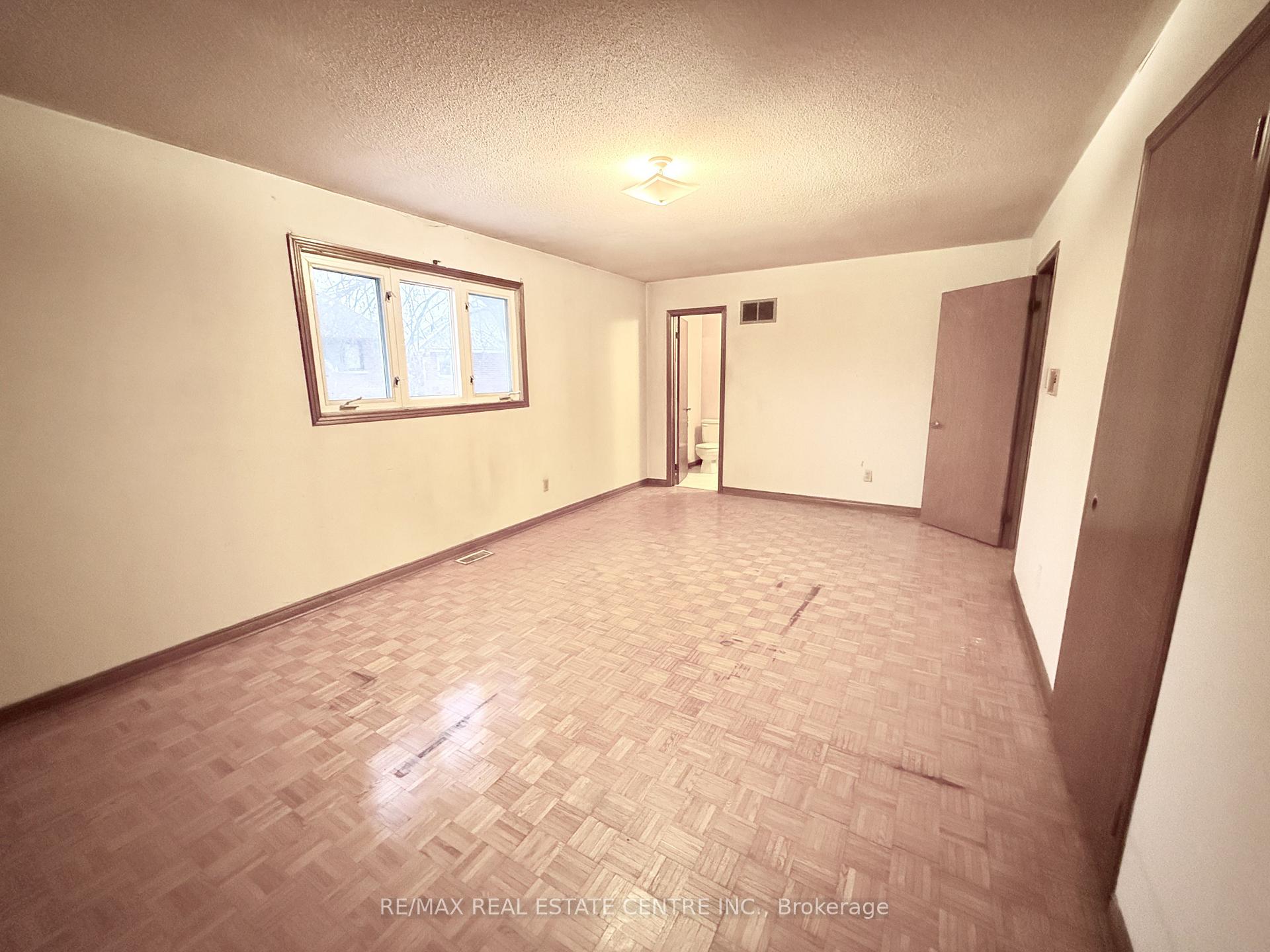Photo 14 of 320 Brownridge Drive, Vaughan, Brownridge — HOMEH
