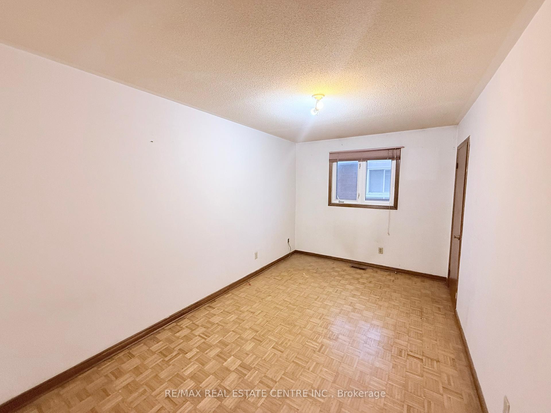 Photo 16 of 320 Brownridge Drive, Vaughan, Brownridge — HOMEH
