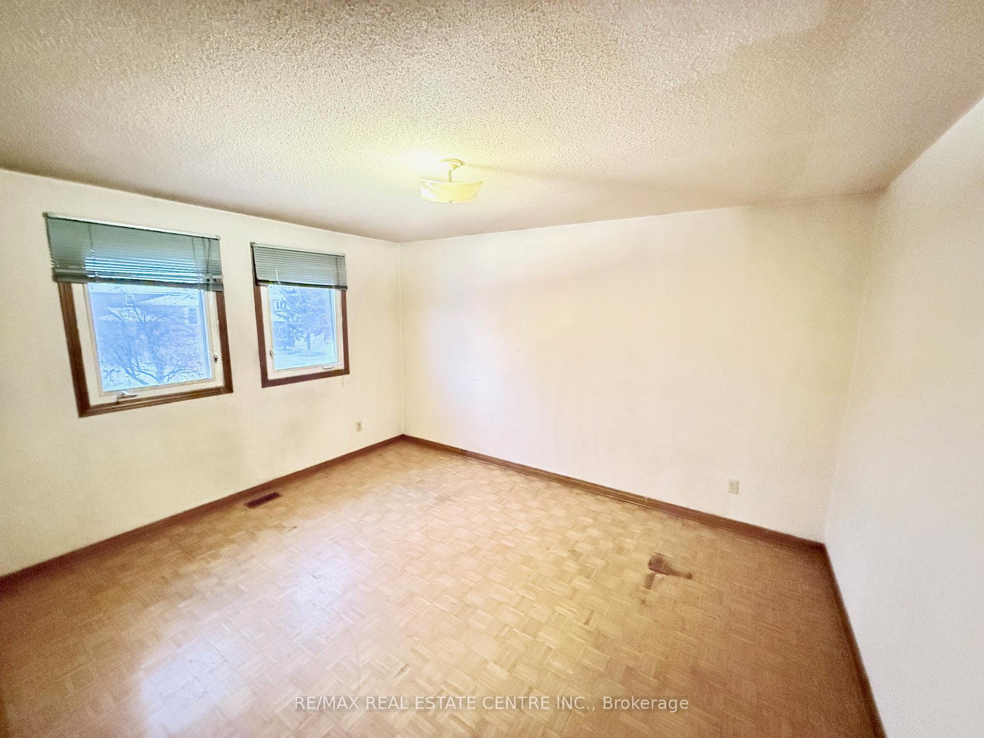 Photo 18 of 320 Brownridge Drive, Vaughan, Brownridge — HOMEH