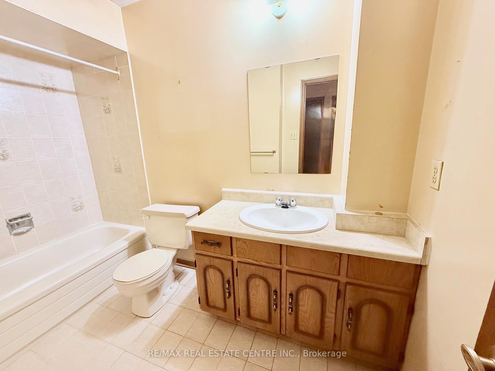 Photo 20 of 320 Brownridge Drive, Vaughan, Brownridge — HOMEH