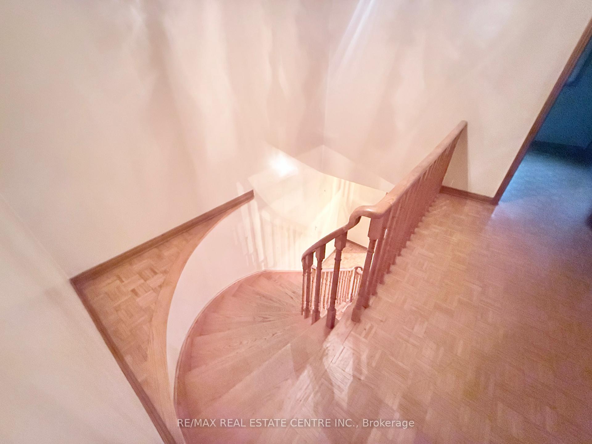 Photo 21 of 320 Brownridge Drive, Vaughan, Brownridge — HOMEH