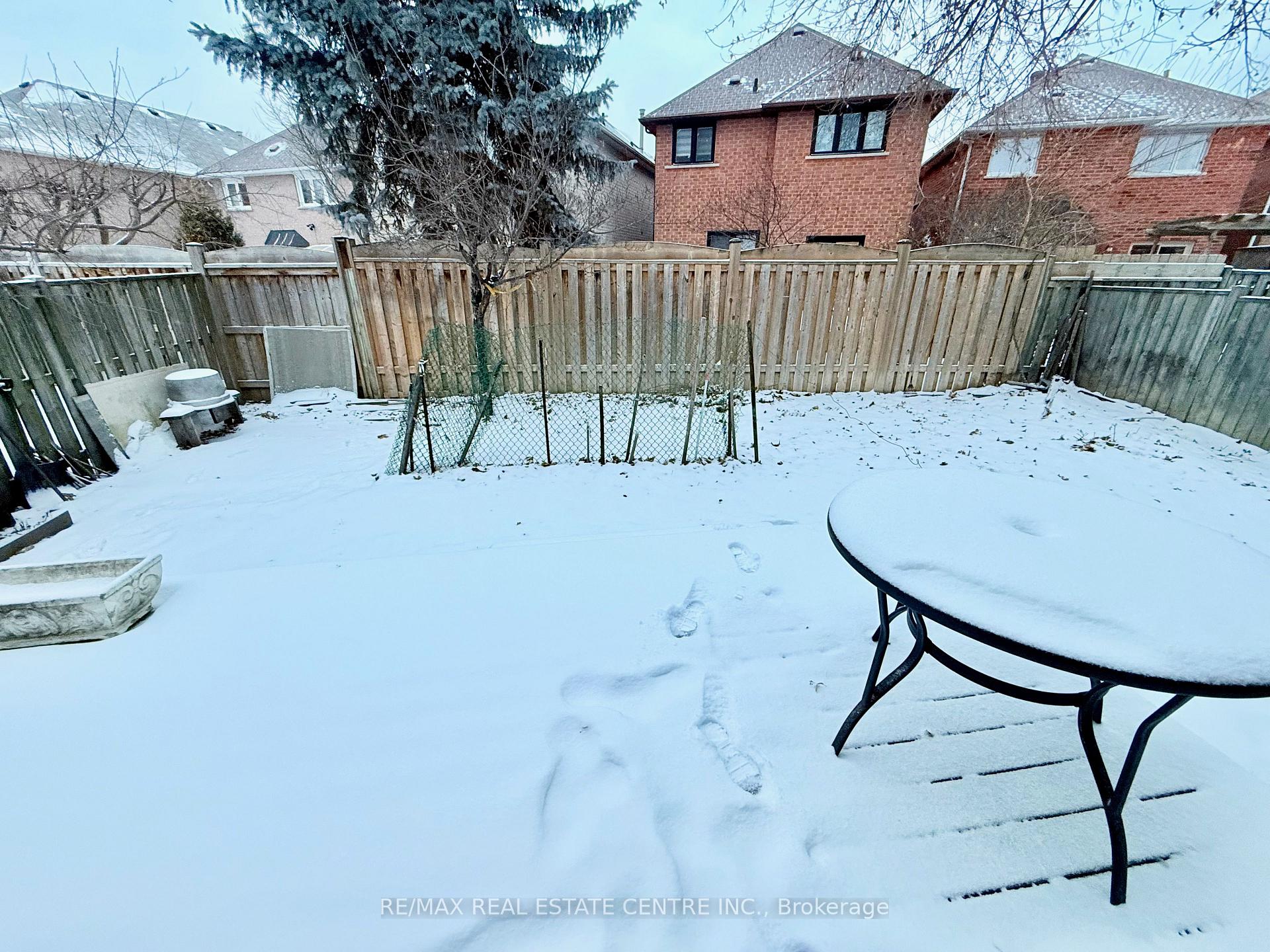 Photo 28 of 320 Brownridge Drive, Vaughan, Brownridge — HOMEH