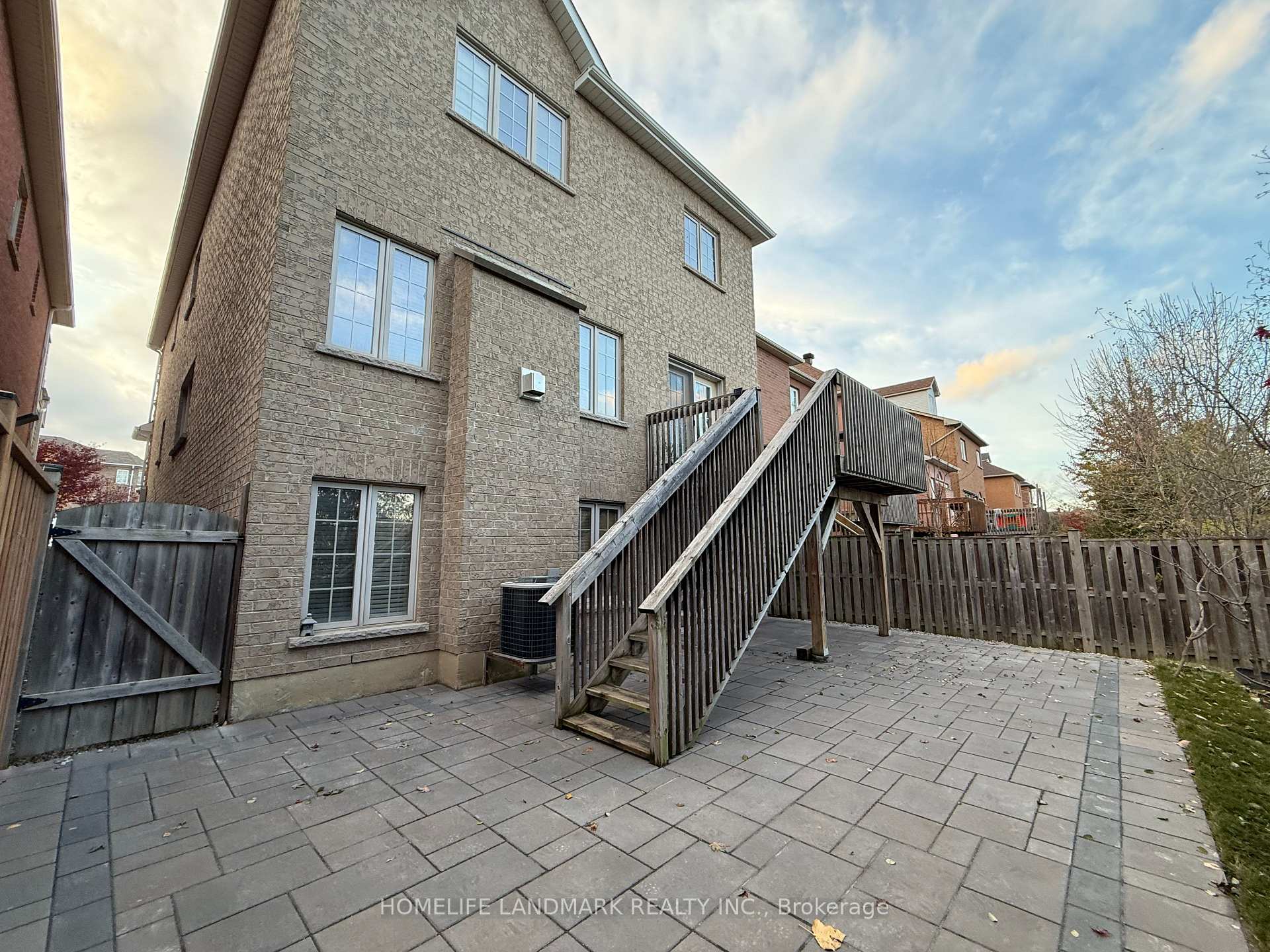 Photo 2 of Unit Lower, 325 Bathurst Glen Drive, Vaughan, Patterson — HOMEH