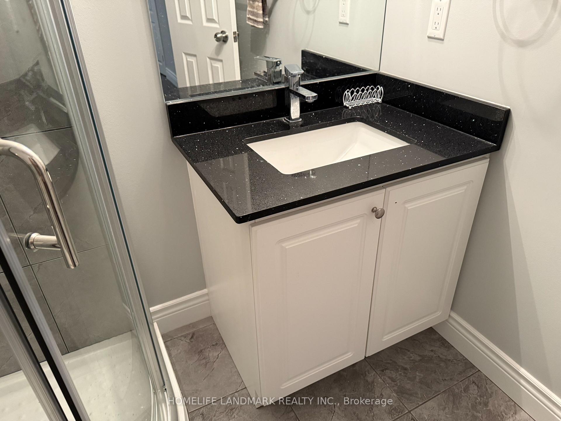 Photo 5 of Unit Lower, 325 Bathurst Glen Drive, Vaughan, Patterson — HOMEH