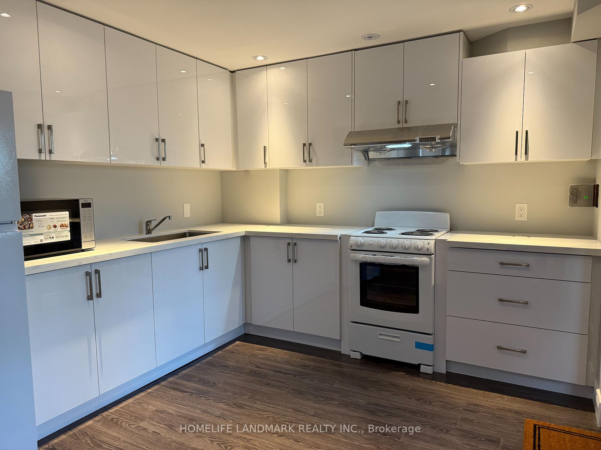 Photo 18 of Unit Lower, 325 Bathurst Glen Drive, Vaughan, Patterson — HOMEH