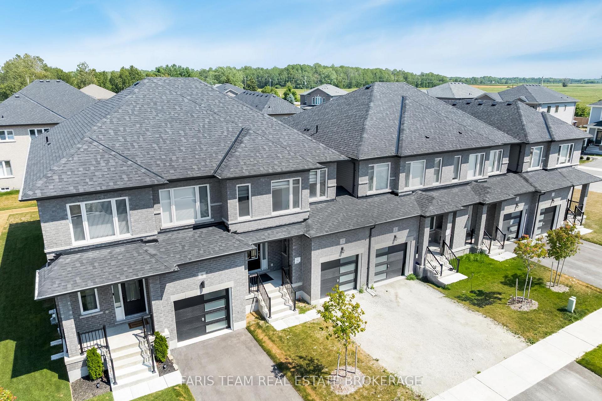 Photo 3 of 7 Lisa Street, Wasaga Beach — HOMEH