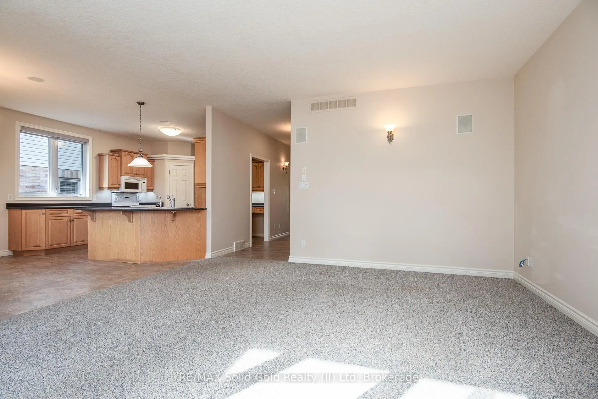 Photo 12 of 15 Parkview Drive, Wellesley — HOMEH