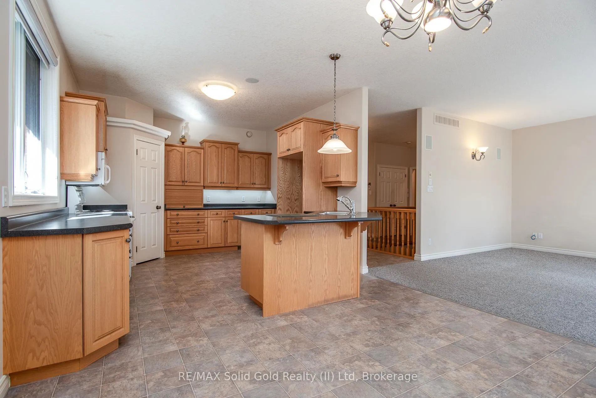 Photo 14 of 15 Parkview Drive, Wellesley — HOMEH