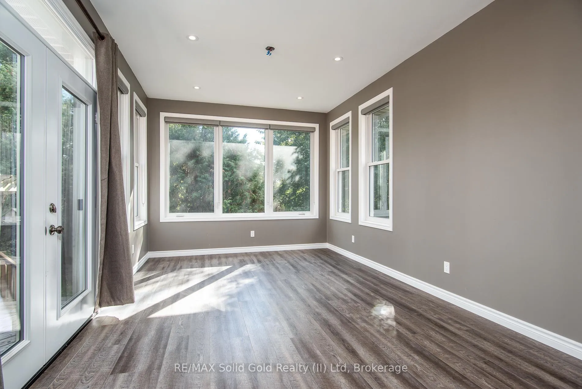 Photo 17 of 15 Parkview Drive, Wellesley — HOMEH