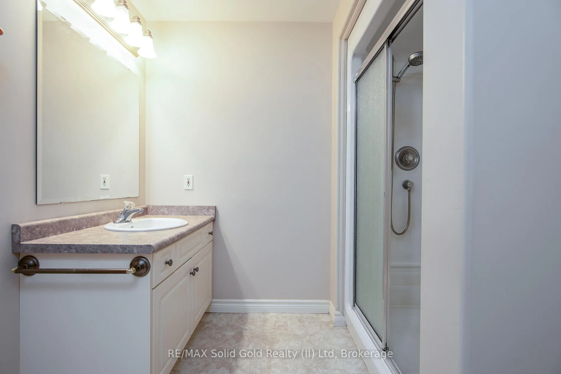 Photo 26 of 15 Parkview Drive, Wellesley — HOMEH