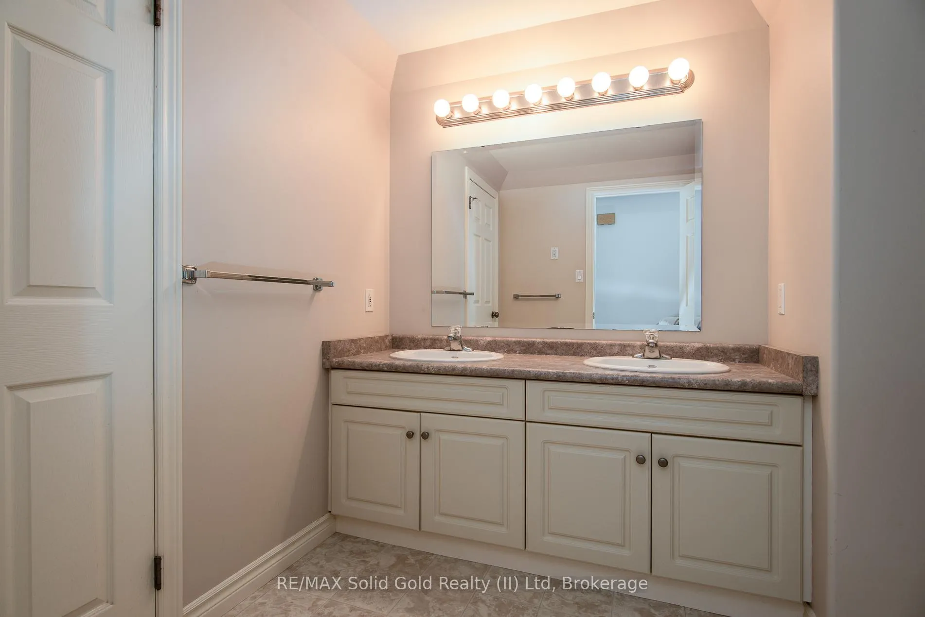 Photo 30 of 15 Parkview Drive, Wellesley — HOMEH