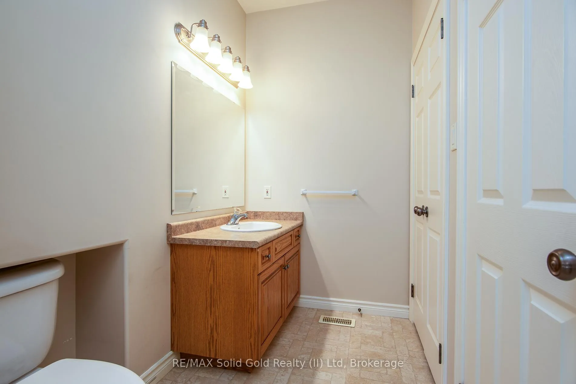 Photo 39 of 15 Parkview Drive, Wellesley — HOMEH