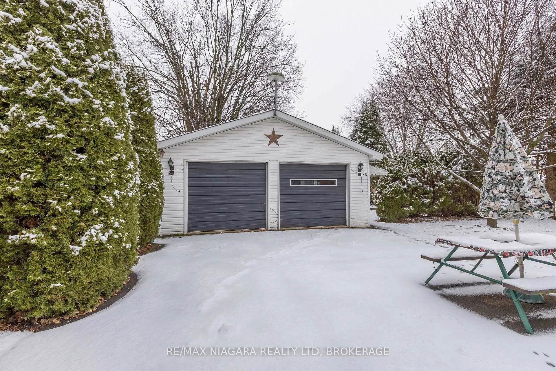 Photo 2 of 57 Lindel Crescent, Welland, N. Welland — HOMEH