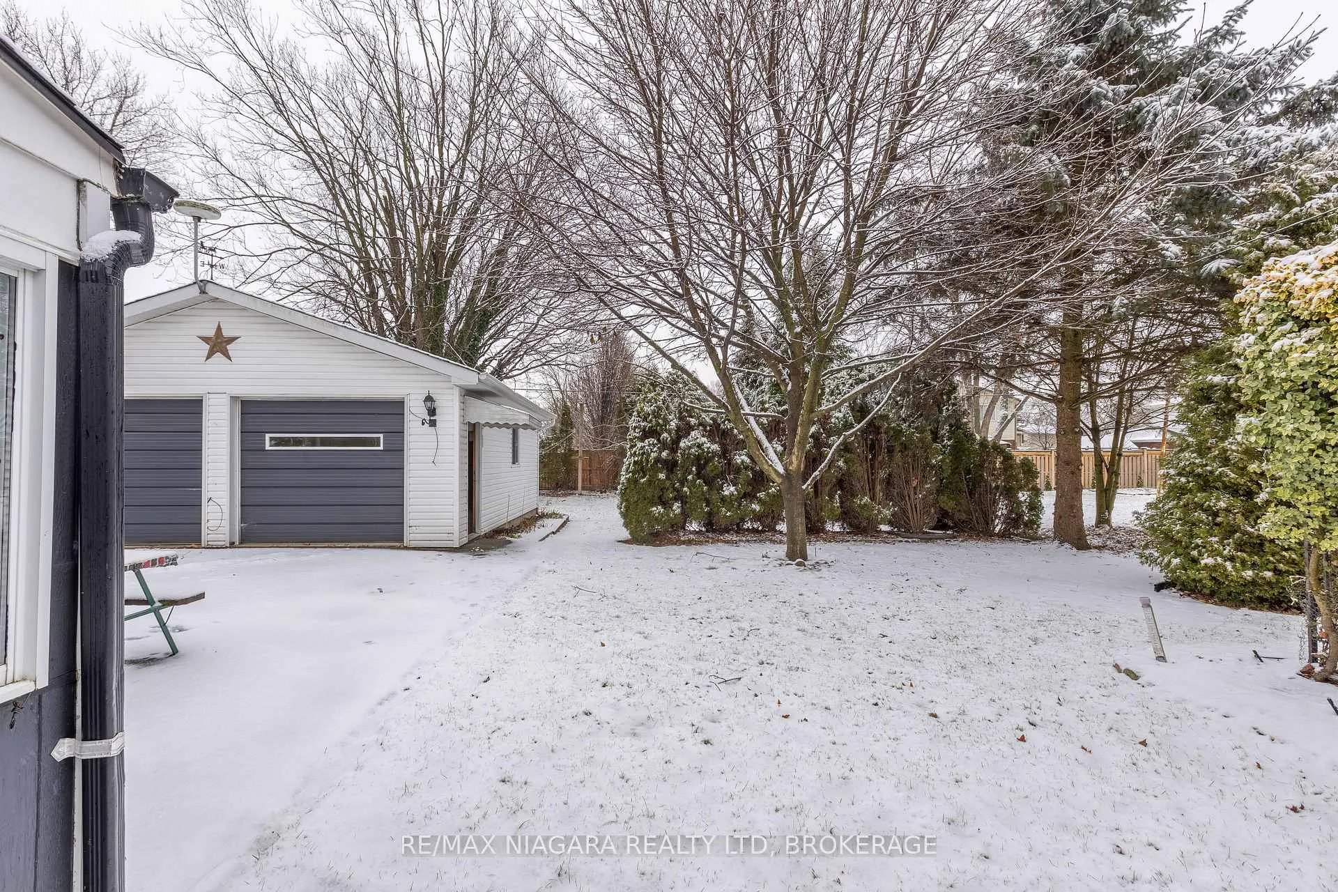 Photo 3 of 57 Lindel Crescent, Welland, N. Welland — HOMEH