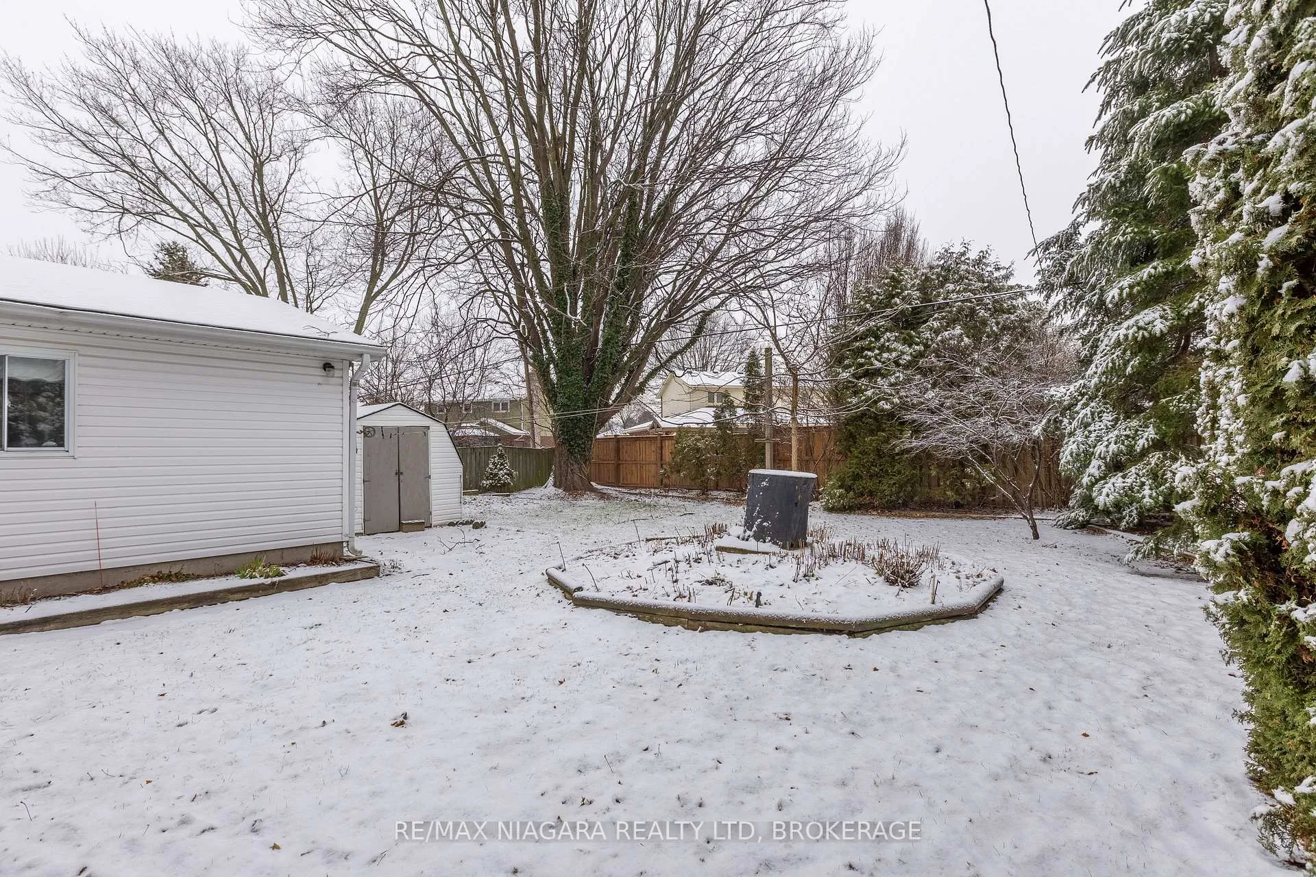 Photo 4 of 57 Lindel Crescent, Welland, N. Welland — HOMEH