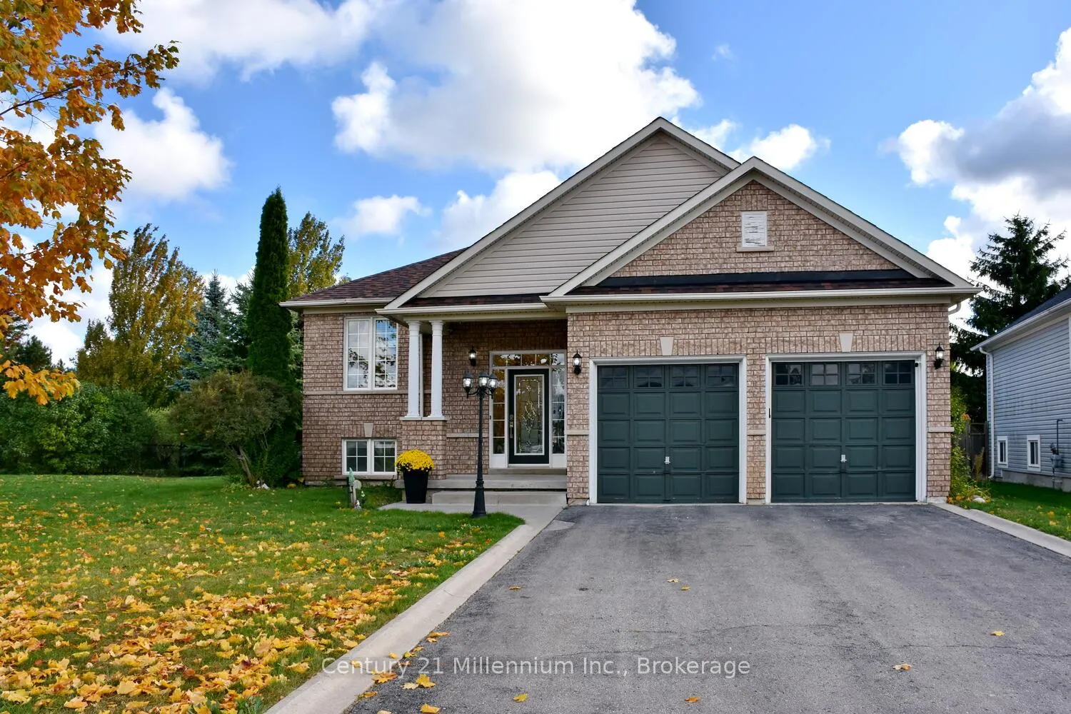 Photo 1 of 35 Northwood Drive, Wasaga Beach — HOMEH