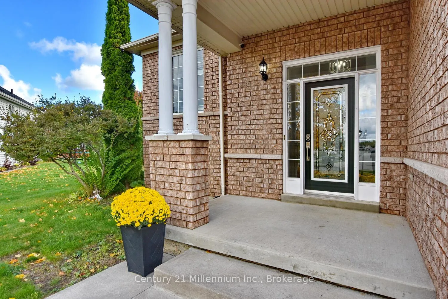 Photo 2 of 35 Northwood Drive, Wasaga Beach — HOMEH