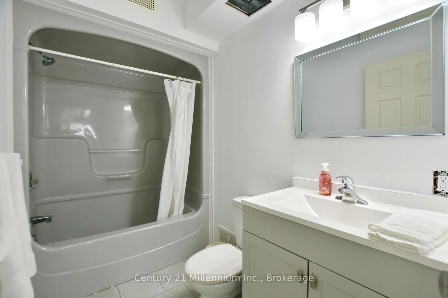 Photo 28 of 35 Northwood Drive, Wasaga Beach — HOMEH
