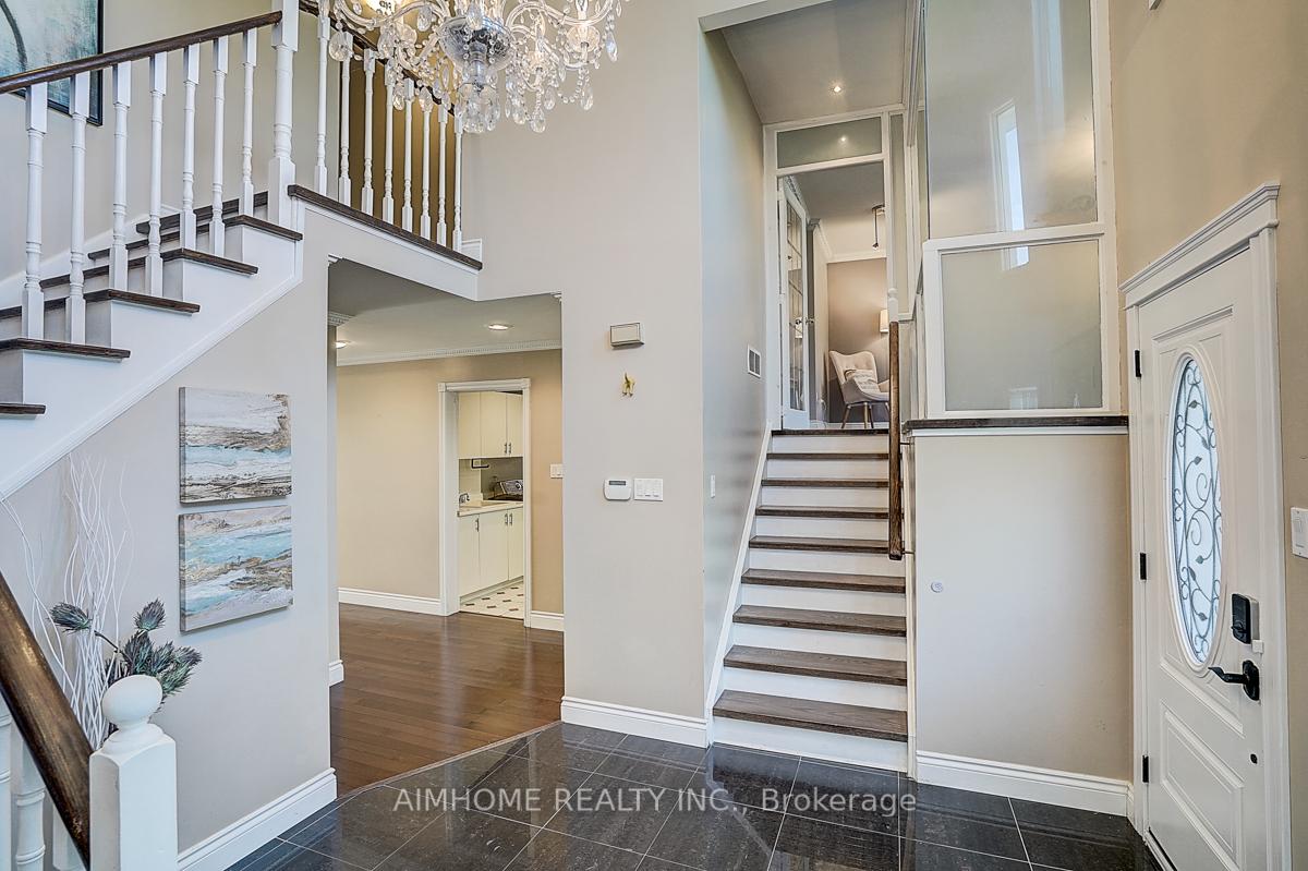 Photo 2 of 205 Pinewood Drive, Vaughan, Crestwood-Springfarm-Yorkhill — HOMEH