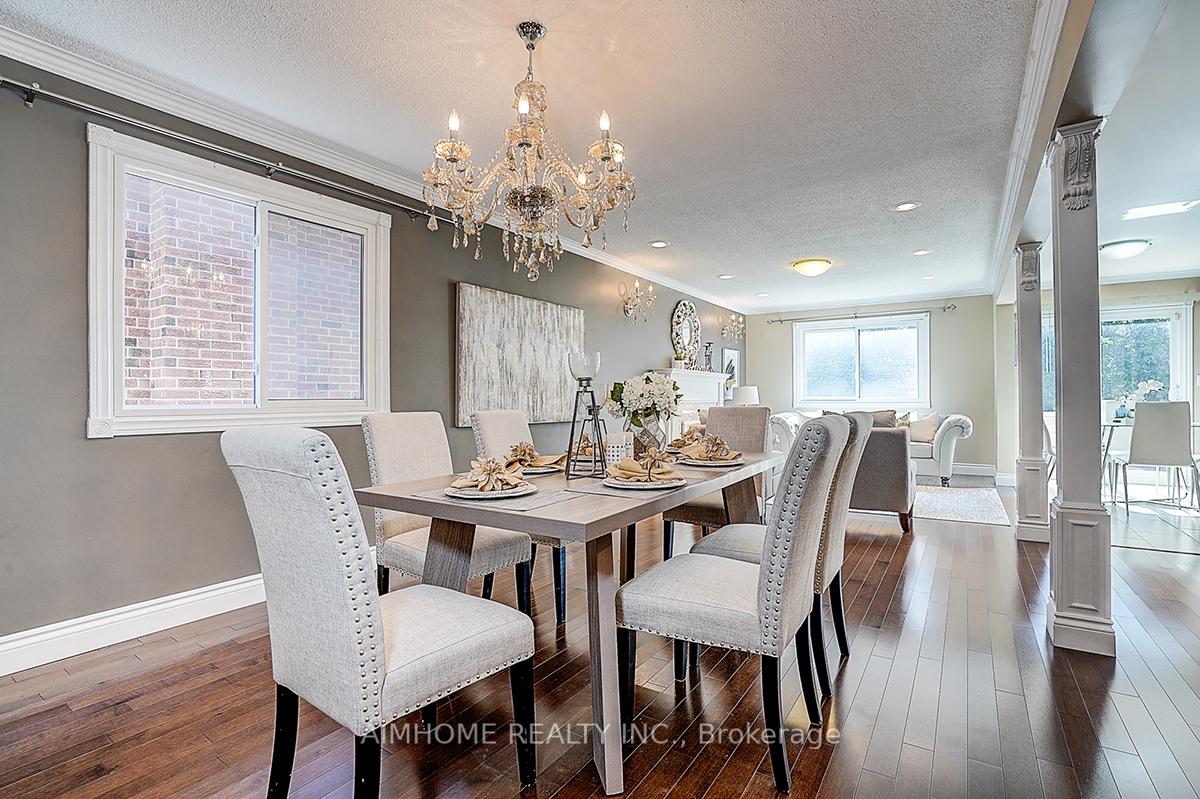 Photo 3 of 205 Pinewood Drive, Vaughan, Crestwood-Springfarm-Yorkhill — HOMEH