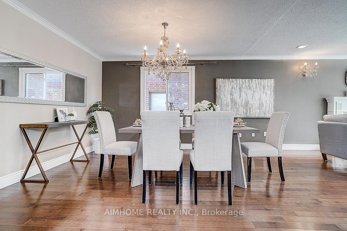 Photo 4 of 205 Pinewood Drive, Vaughan, Crestwood-Springfarm-Yorkhill — HOMEH