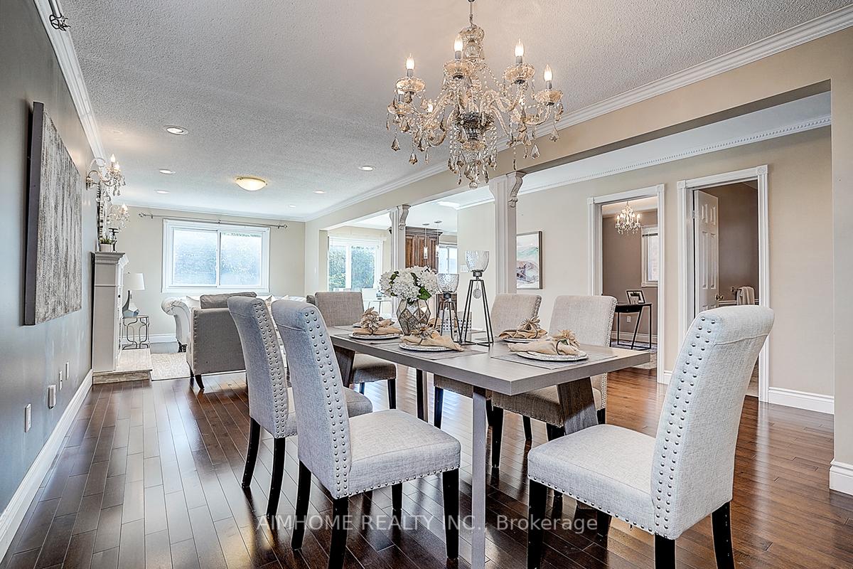 Photo 6 of 205 Pinewood Drive, Vaughan, Crestwood-Springfarm-Yorkhill — HOMEH