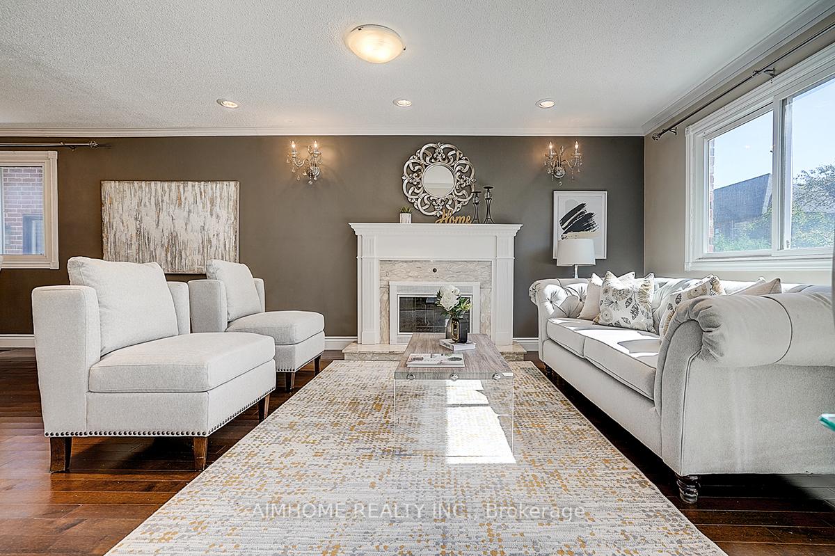 Photo 7 of 205 Pinewood Drive, Vaughan, Crestwood-Springfarm-Yorkhill — HOMEH