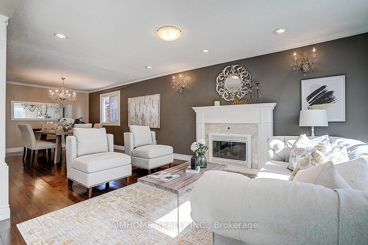 Photo 8 of 205 Pinewood Drive, Vaughan, Crestwood-Springfarm-Yorkhill — HOMEH
