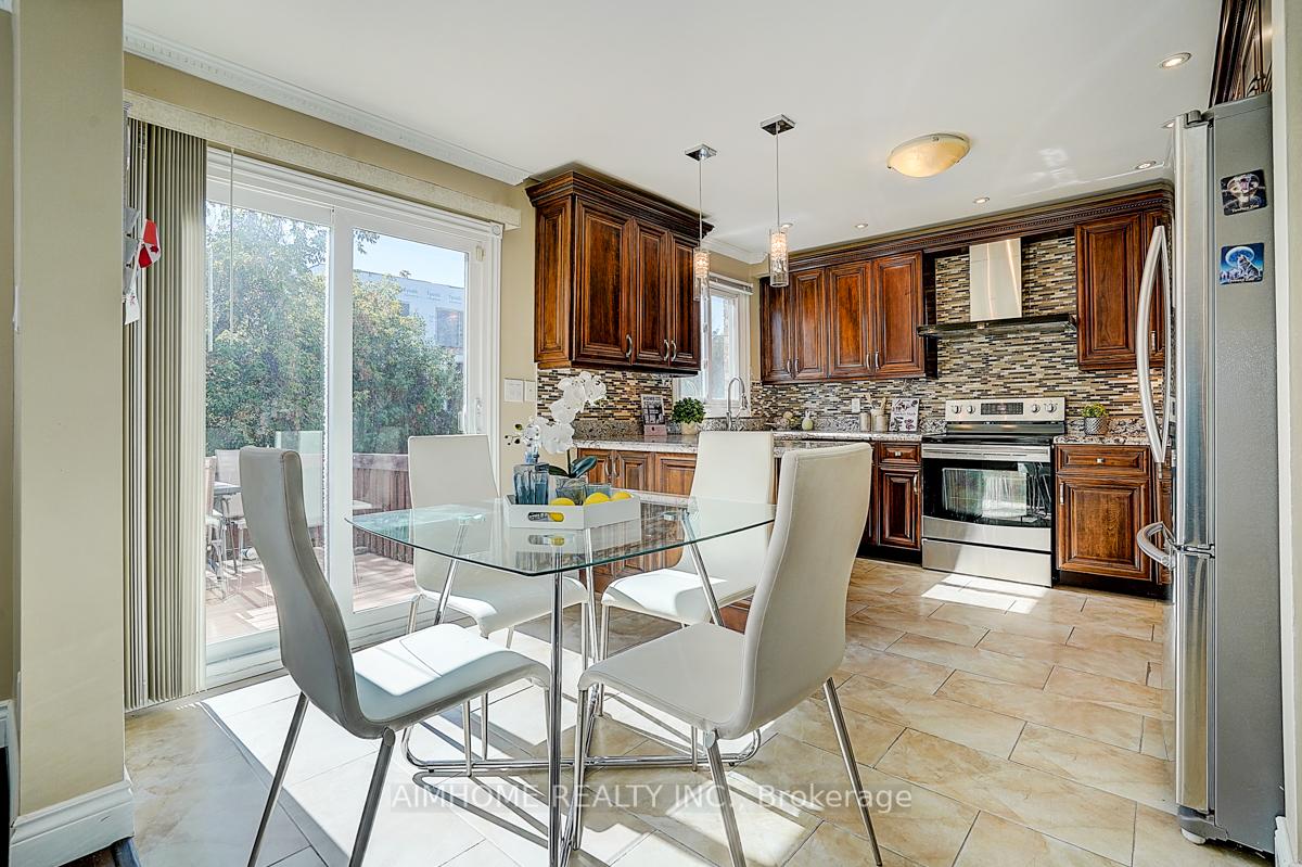 Photo 10 of 205 Pinewood Drive, Vaughan, Crestwood-Springfarm-Yorkhill — HOMEH