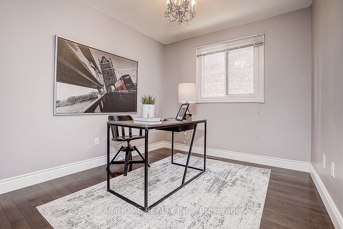 Photo 12 of 205 Pinewood Drive, Vaughan, Crestwood-Springfarm-Yorkhill — HOMEH